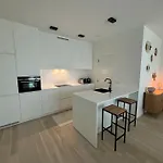 Enjoy The Belgian Coast With Indoor Heated Swimmingpool And Fitness Apartamento Ostende